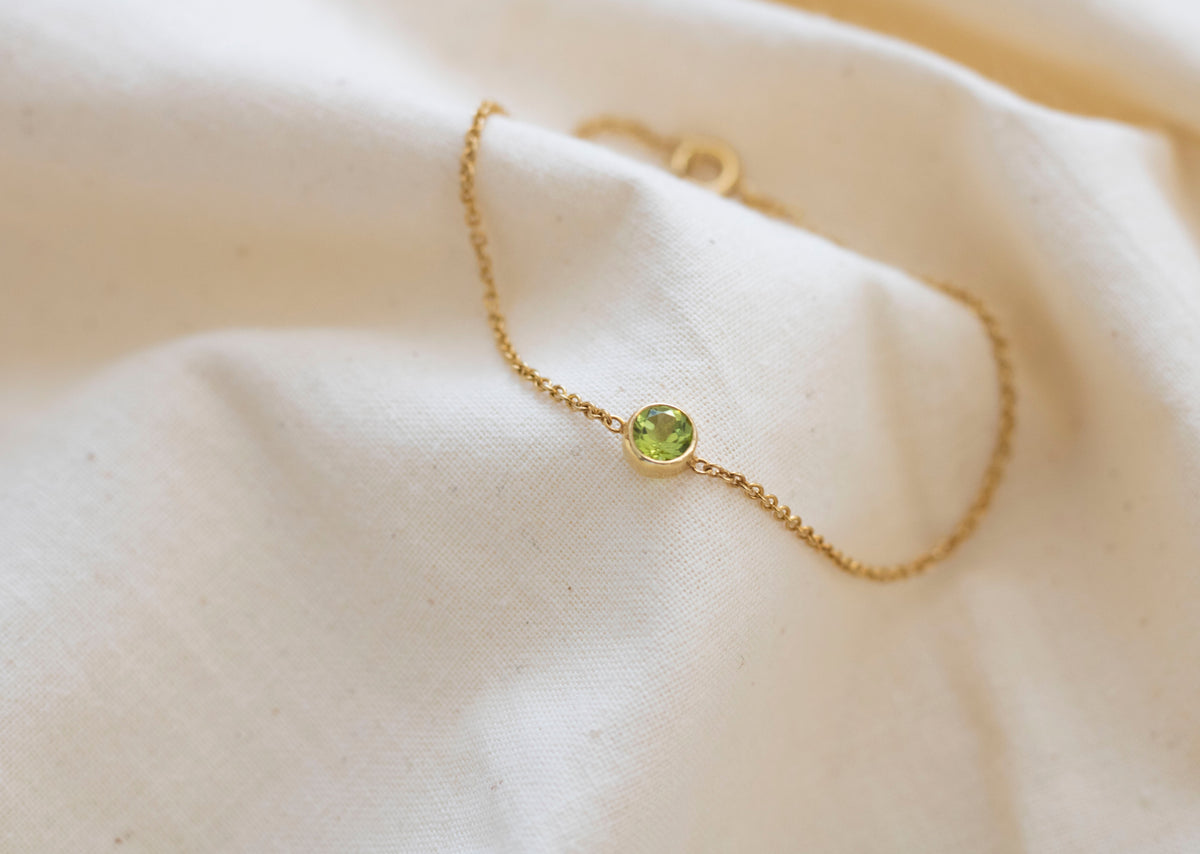 Filigranes Goldarmband in 585 Gelbgold mit einem runden Peridot oder Blau Topas Edelstein