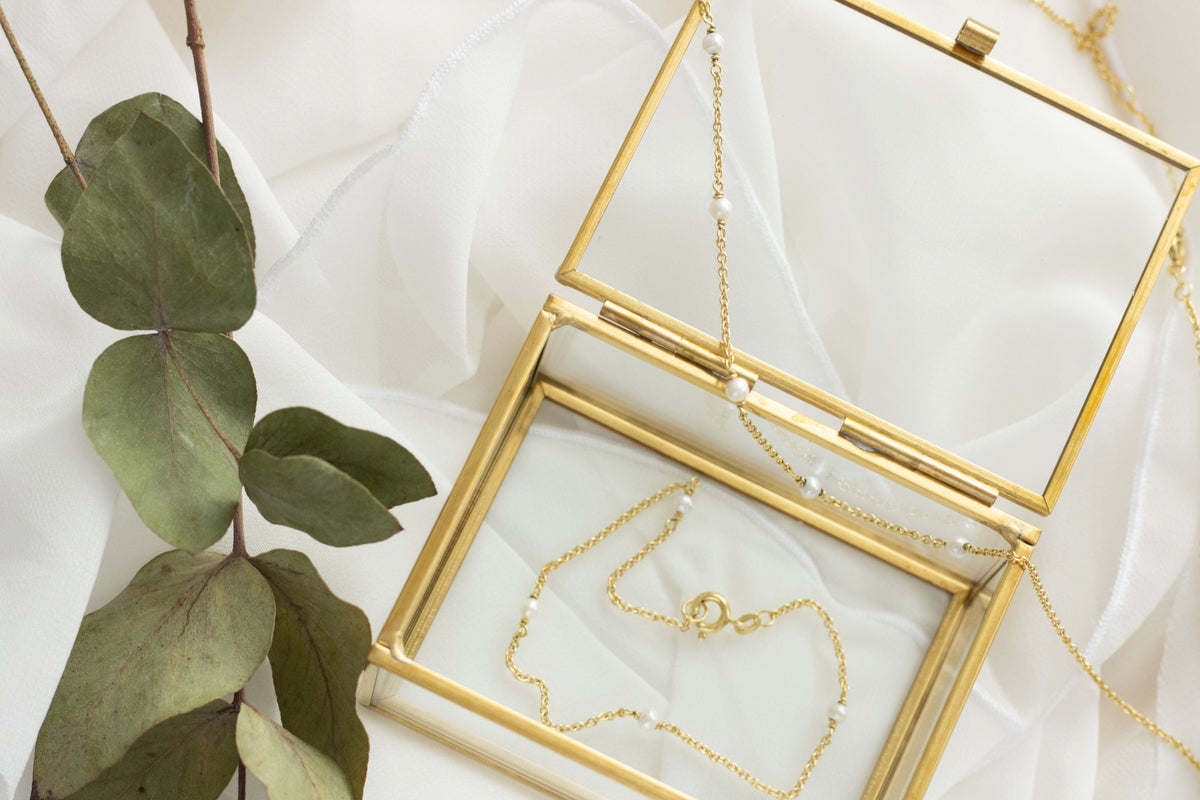 Zarte 585 Gelbgoldkette mit feinen Süßwasserperlen