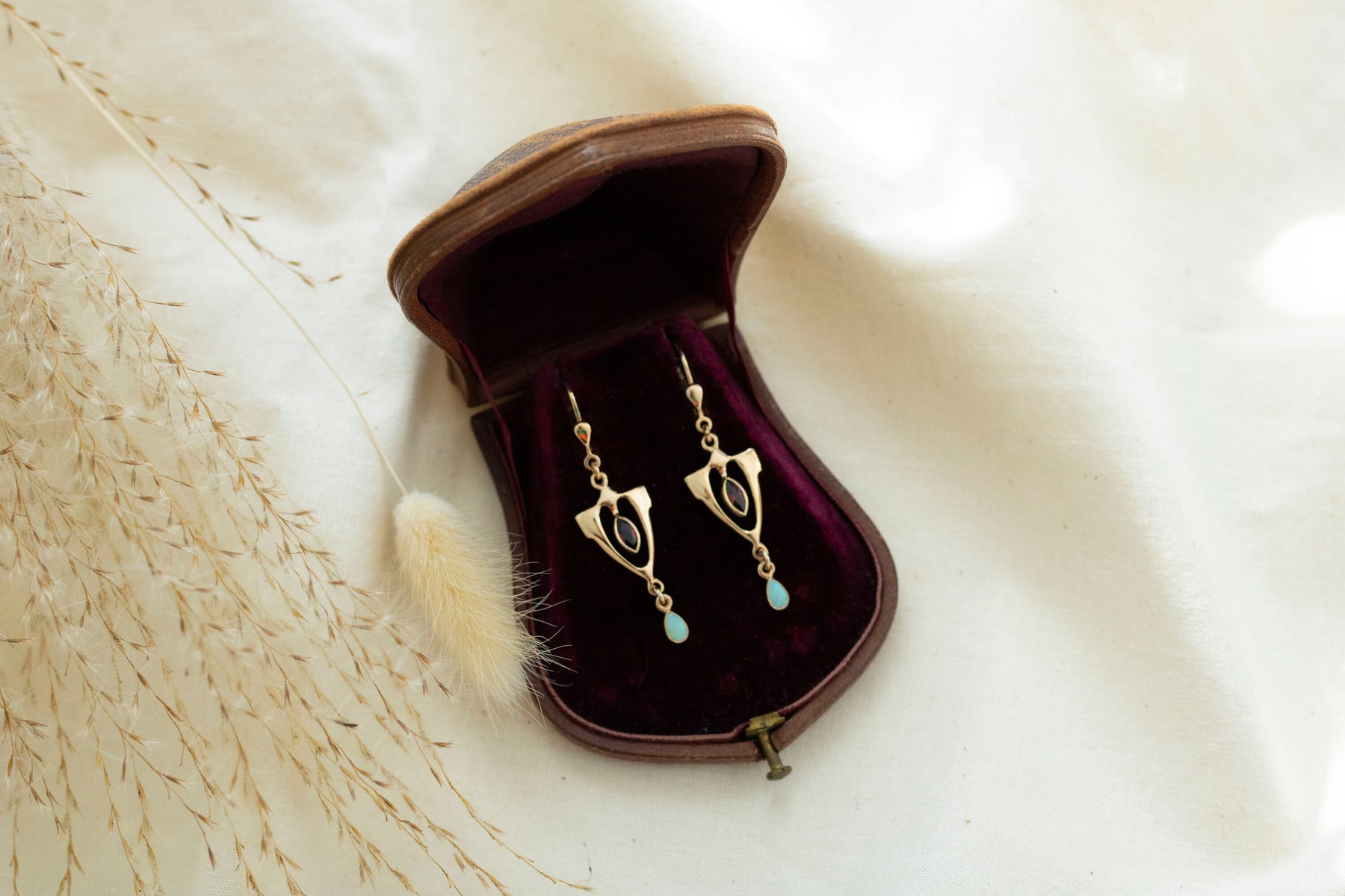 Jugendstil Ohrbügel, Ohrring 925 Sterling Silber Rosegold vergoldet, Ohrhänger Granat und Opal Edelstein, Ohrbrisur Art Nouveau,