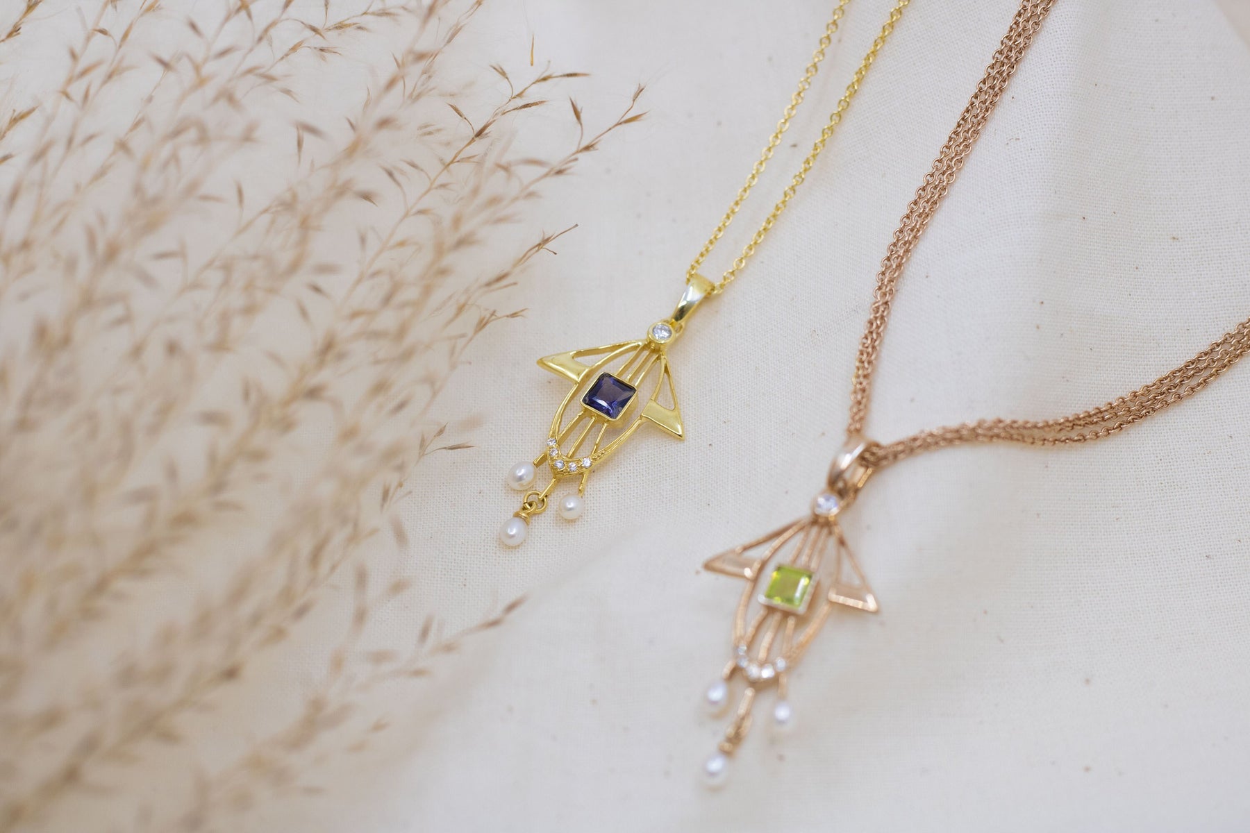 Außergewöhnliche Jugendstilkette, Art Nouveau Chain 585 Gelbgold mit Iolith, 14 Karat, Jugendstil Anhänger mit Brillanten, Perlen, Vintage