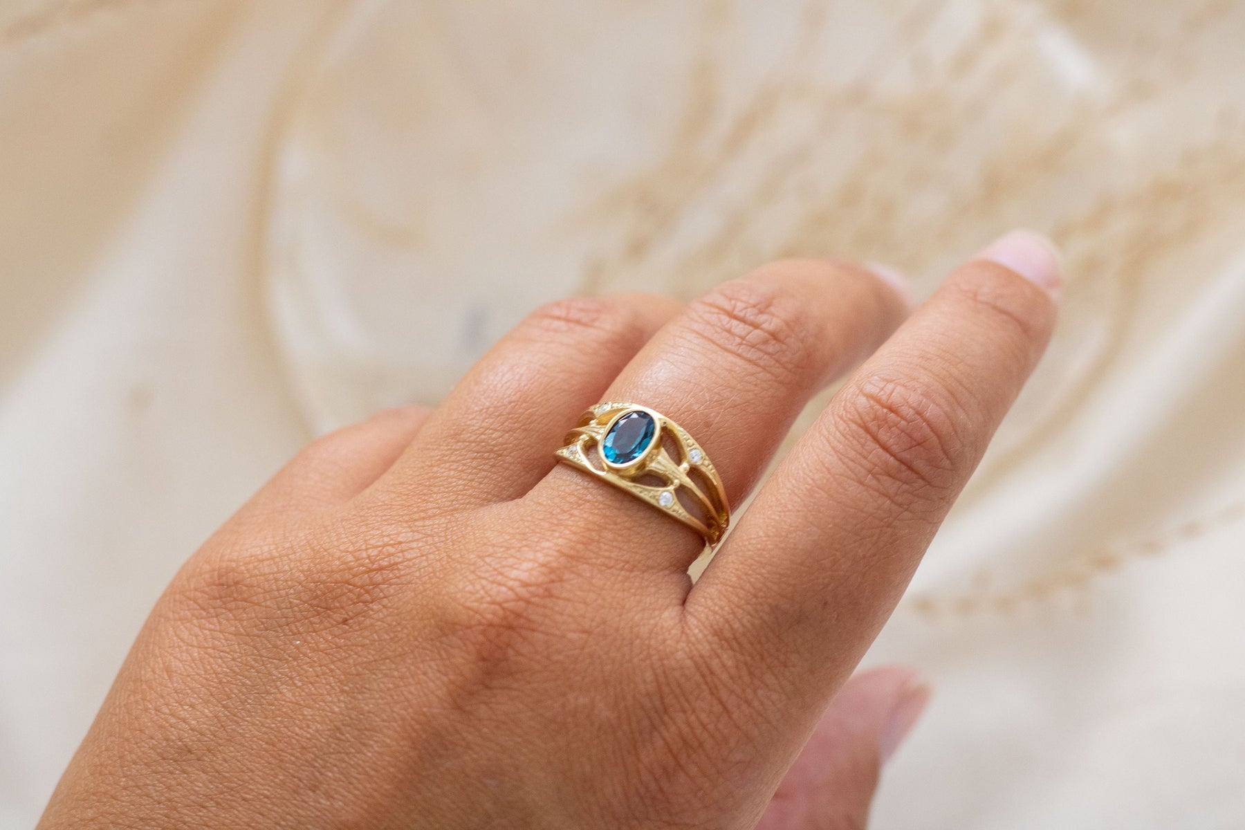 Jugendstil Ring Gelbgold mit London Blau Topas und Brillanten in 585 Gold, 14 Karat Goldring, Antiker Goldring, Art Nouveau Ring, Unikat