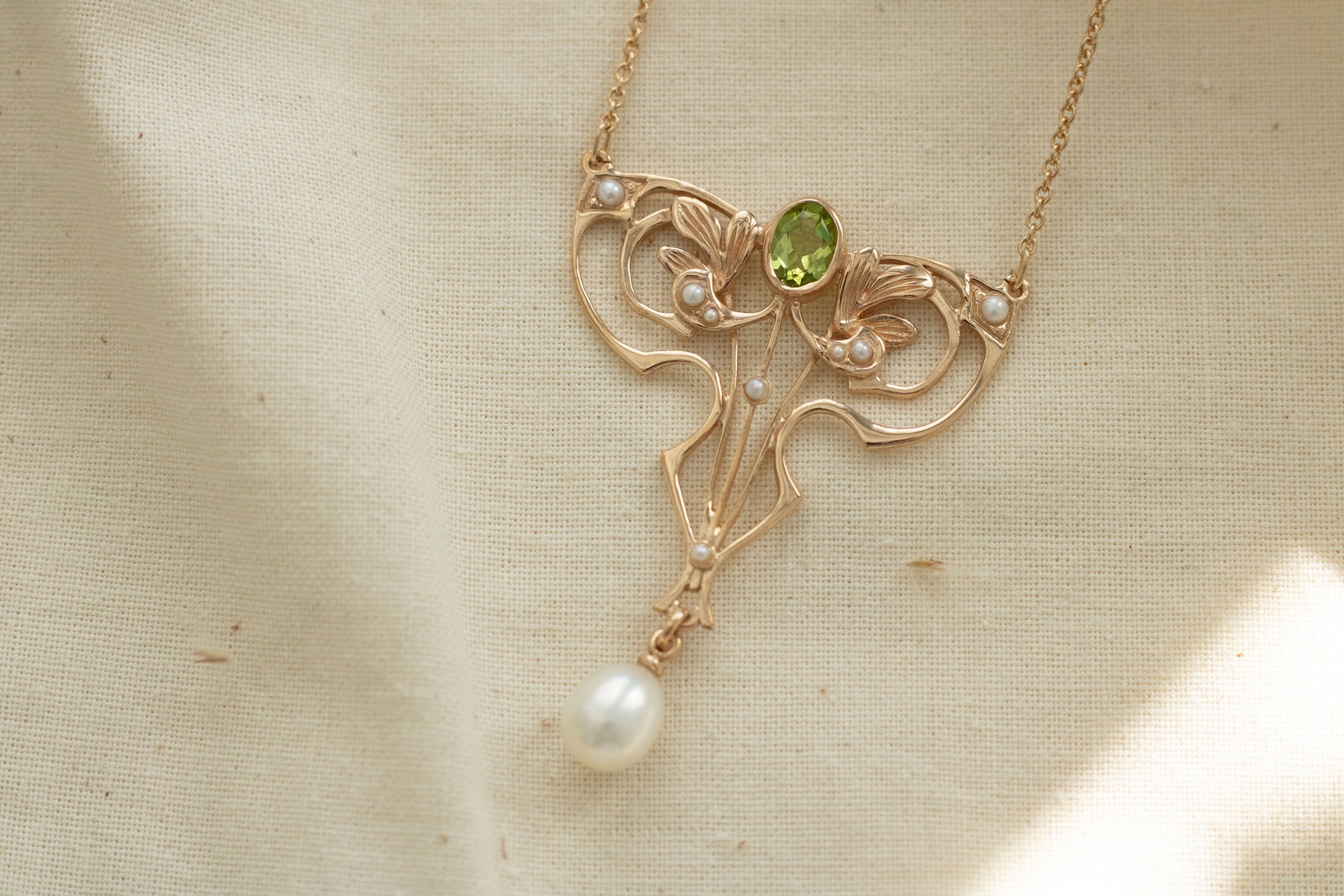 Jugendstilkette mit Peridot und Süßwasserperle, Art Nouveau Collier 925 Silber Roségold vergoldet, Jugendstil Halskette, Vintage Kette