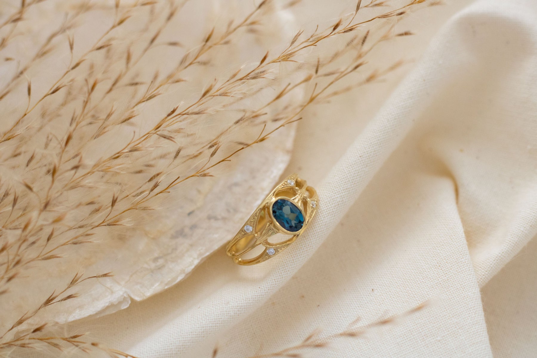 Jugendstil Ring Gelbgold mit London Blau Topas und Brillanten in 585 Gold, 14 Karat Goldring, Antiker Goldring, Art Nouveau Ring, Unikat