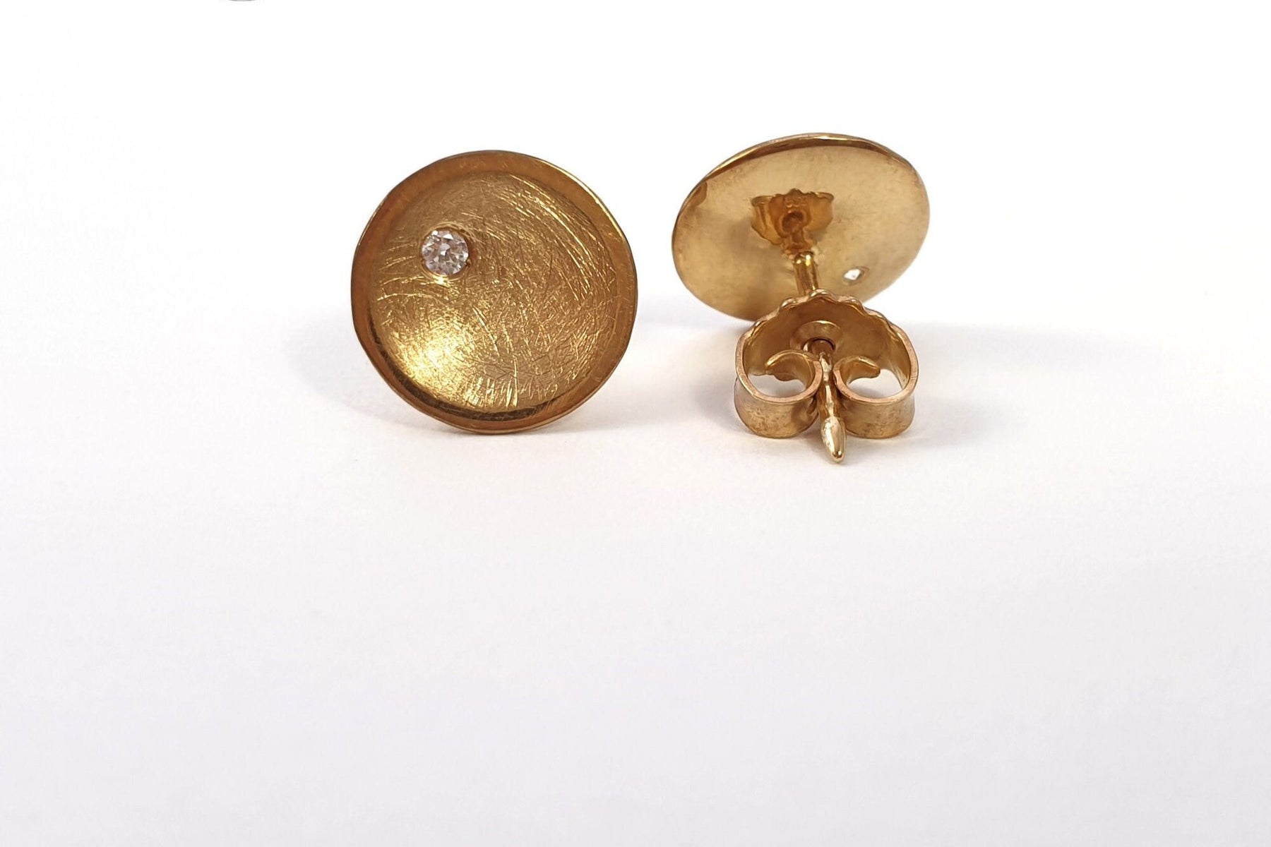 Gelbgold Ohrstecker 585 14 Karat Gold mit Brillanten gesamt 0.04 ct gewölbte Schale Scheibe besonders