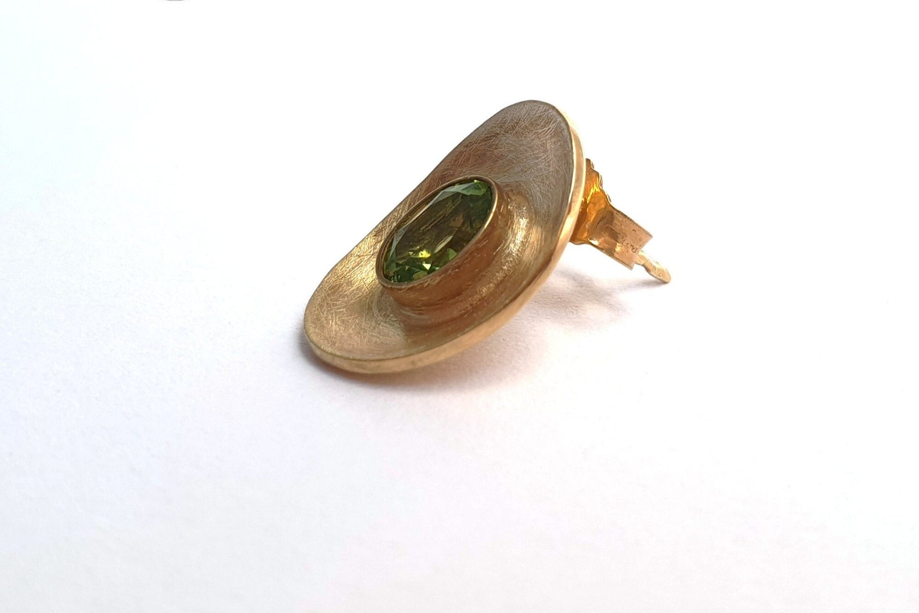 585 Gelbgold Ohrstecker oval 14 Karat Peridot Edelstein gewölbte Scheibe Ohrringe ausgefallen außergewöhnlich