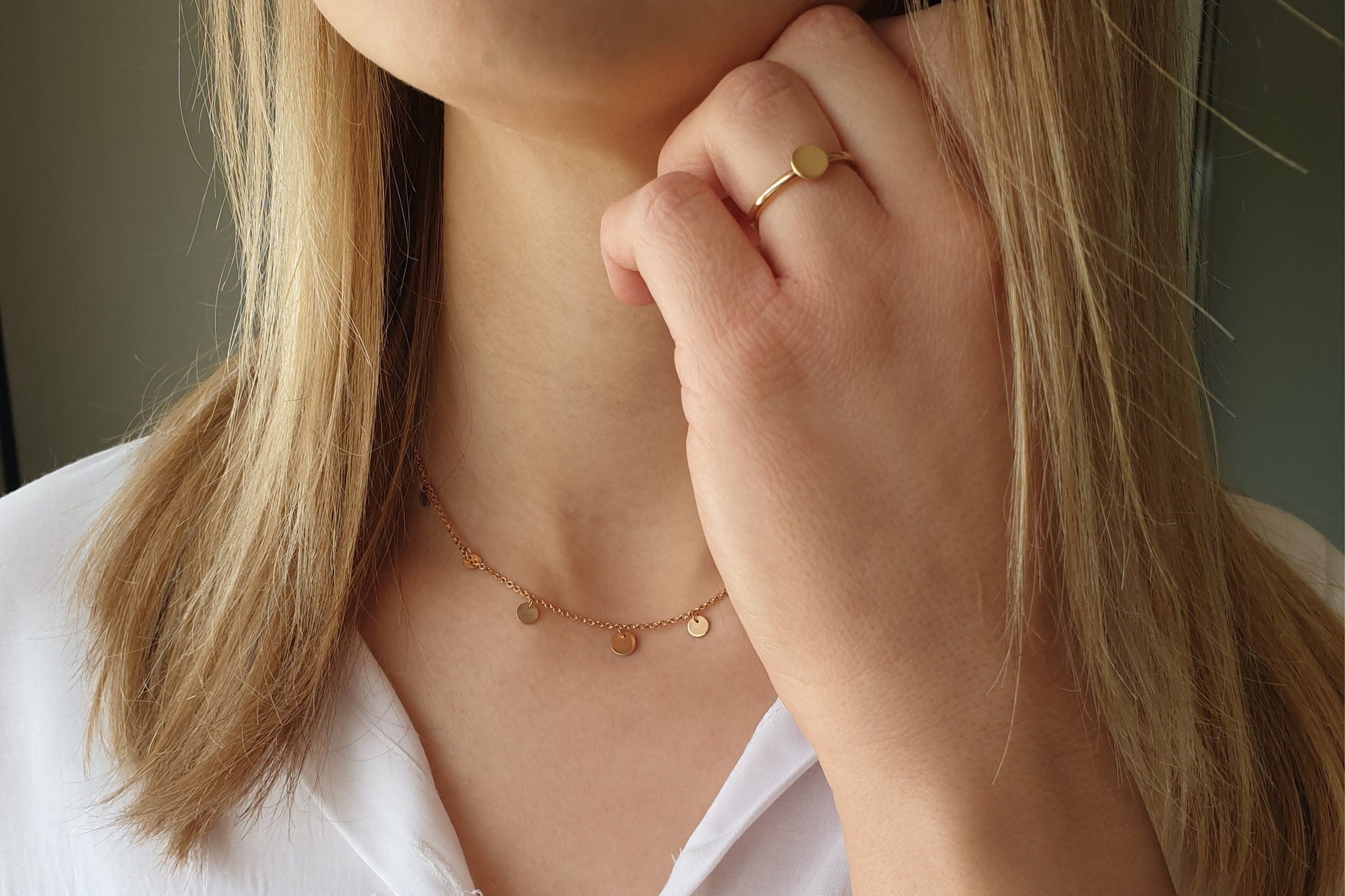 Halskette mit Plättchen Anhängern 585 Rosegold Kette mit 7 runden Scheiben besondere Plättchenkette Münzkette