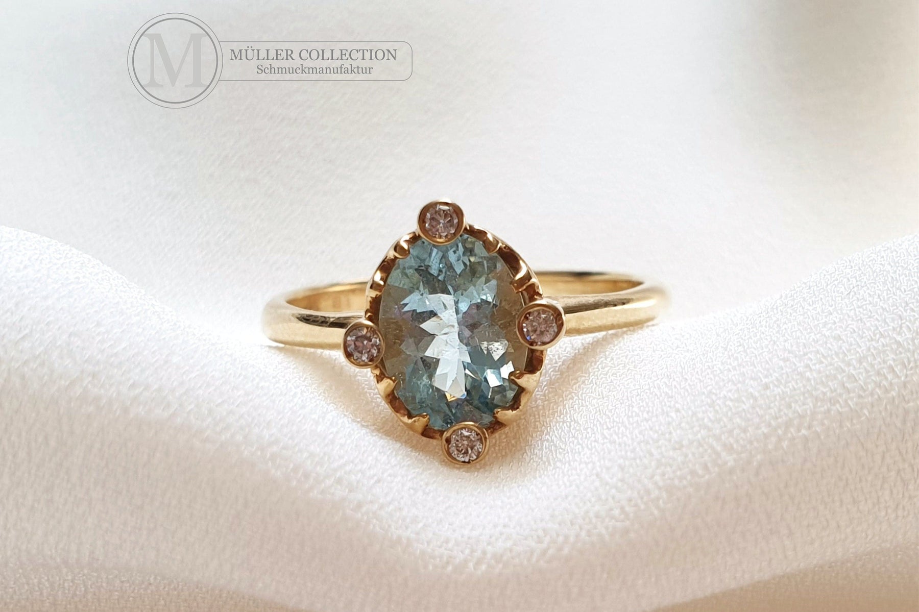 Glamouröser Goldring Blau Topas, 14 Karat 585 Echtgoldring, 4 Brillanten 0.05 ct, Art Nouveau, Jugendstilring, Verlobungsring, Gelbgold