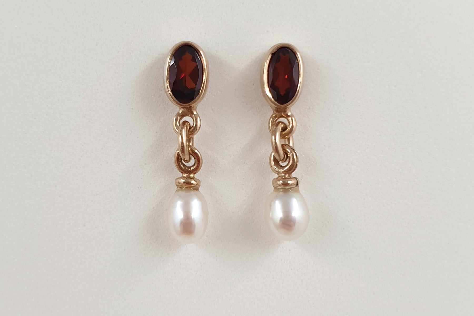 Zarte Jugendstil Ohrhänger - Ohrstecker - 925 Silber Rosegold vergoldet.- Granat Edelstein - Süßwasserperle - Hängeohrringe - Elegant