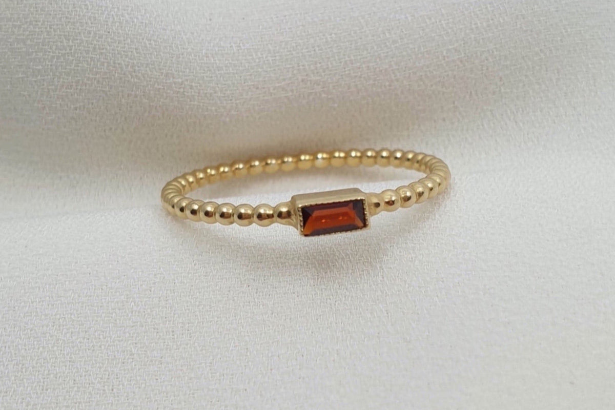 Kugelring mit Granat Edelstein Kügelchenring 585 Gelbgold 14 Karat Stapelring fein massiv voll ausgefüllt filigran Handarbeit