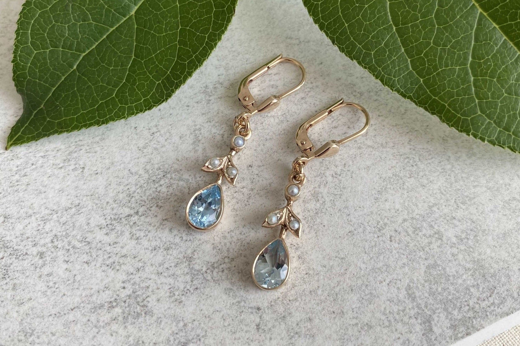 Zarte Jugendstil Ohrhänger - Ohrstecker - 925 Sterling Silber Roségold vergoldet, Blau Topas, echte Halbperle