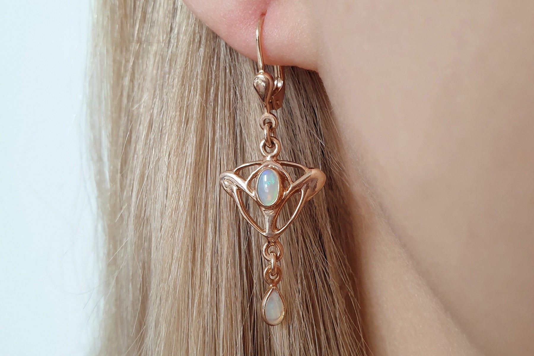 Elegante Jugendstil Ohrbügel, Ohrring 925 Sterling Silber Rosegold vergoldet, Ohrhänger Opal Edelstein, Ohrbrisur Art Nouveau