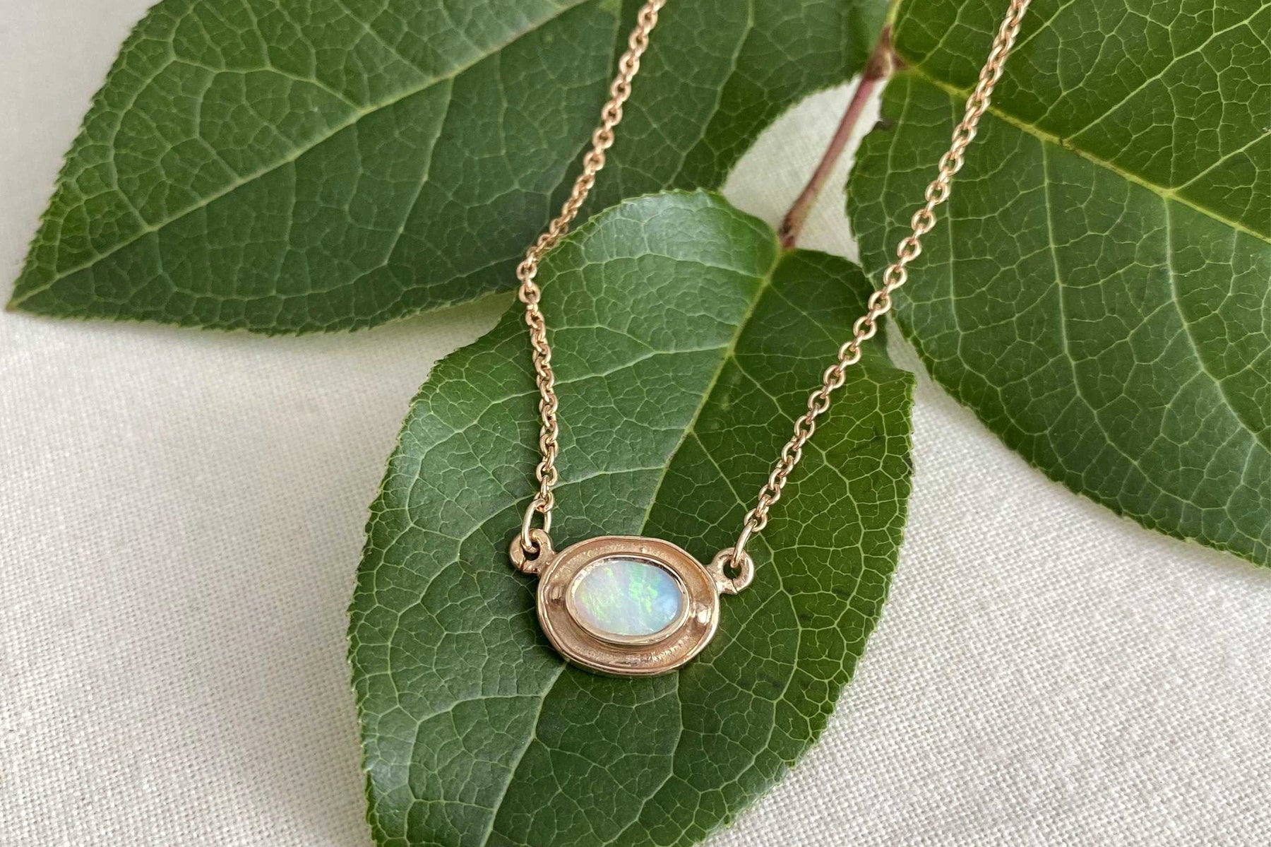 Jugendstilkette, Opal Halskette oval, 925 Silber Roségold oder Gelbgold vergoldet, Collier mit Opal Edelstein, Opal Anhänger cabochon