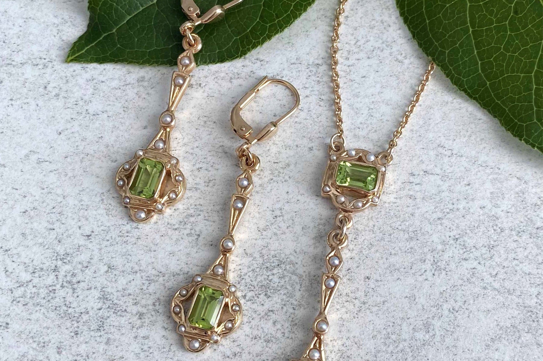 Jugendstil Ohrbügel, Ohrbrisur 925 Silber Rosegold vergoldet, Peridot Edelstein, Ohrhänger Art Nouveau, Oktogon, echte Halbperlen