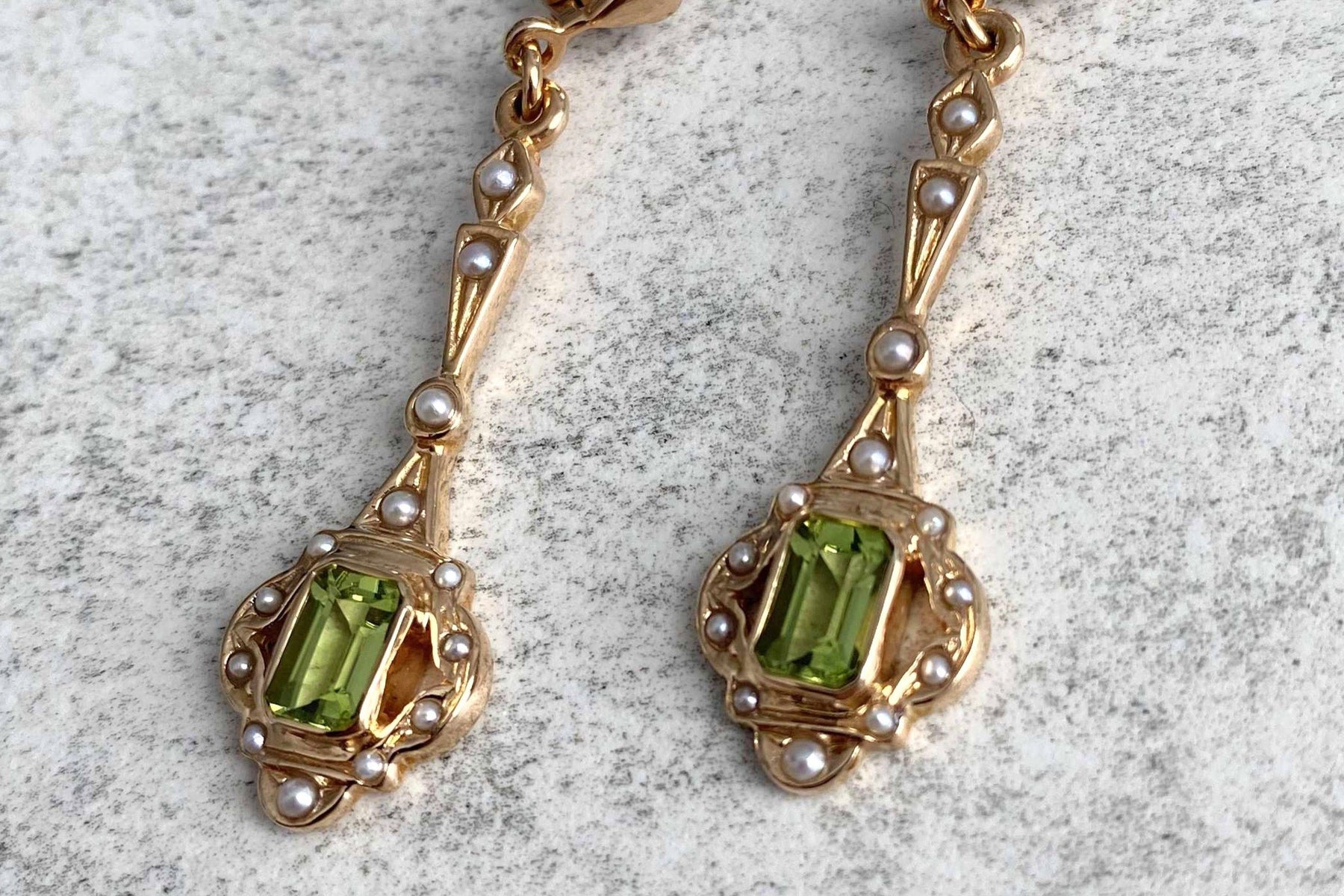 Jugendstil Ohrbügel, Ohrbrisur 925 Silber Rosegold vergoldet, Peridot Edelstein, Ohrhänger Art Nouveau, Oktogon, echte Halbperlen