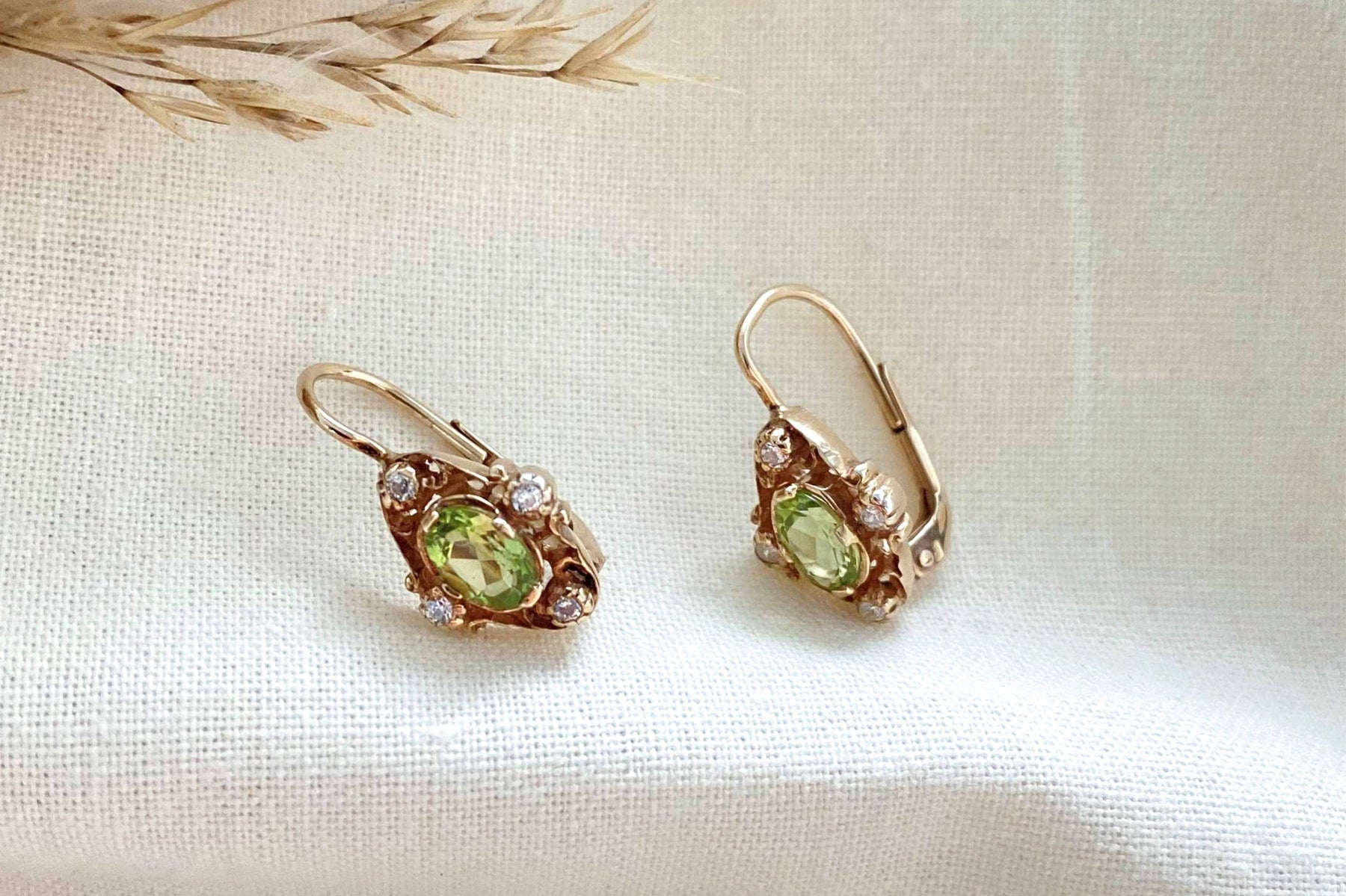 Zarter Jugendstil Ohrbügel, vintage Ohrbrisur, 925 Silber Rosegold vergoldet, Peridot, Zirkonia, Halbperlen, Ohrhänger Art Nouveau