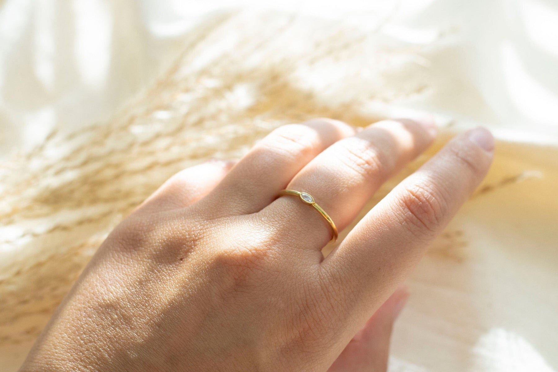 Brillant Ring aus 585 oder 750 Gelbgold, eleganter Diamant Ring, zarter Verlobungsring, Ehering Minimalist, handgefertigt