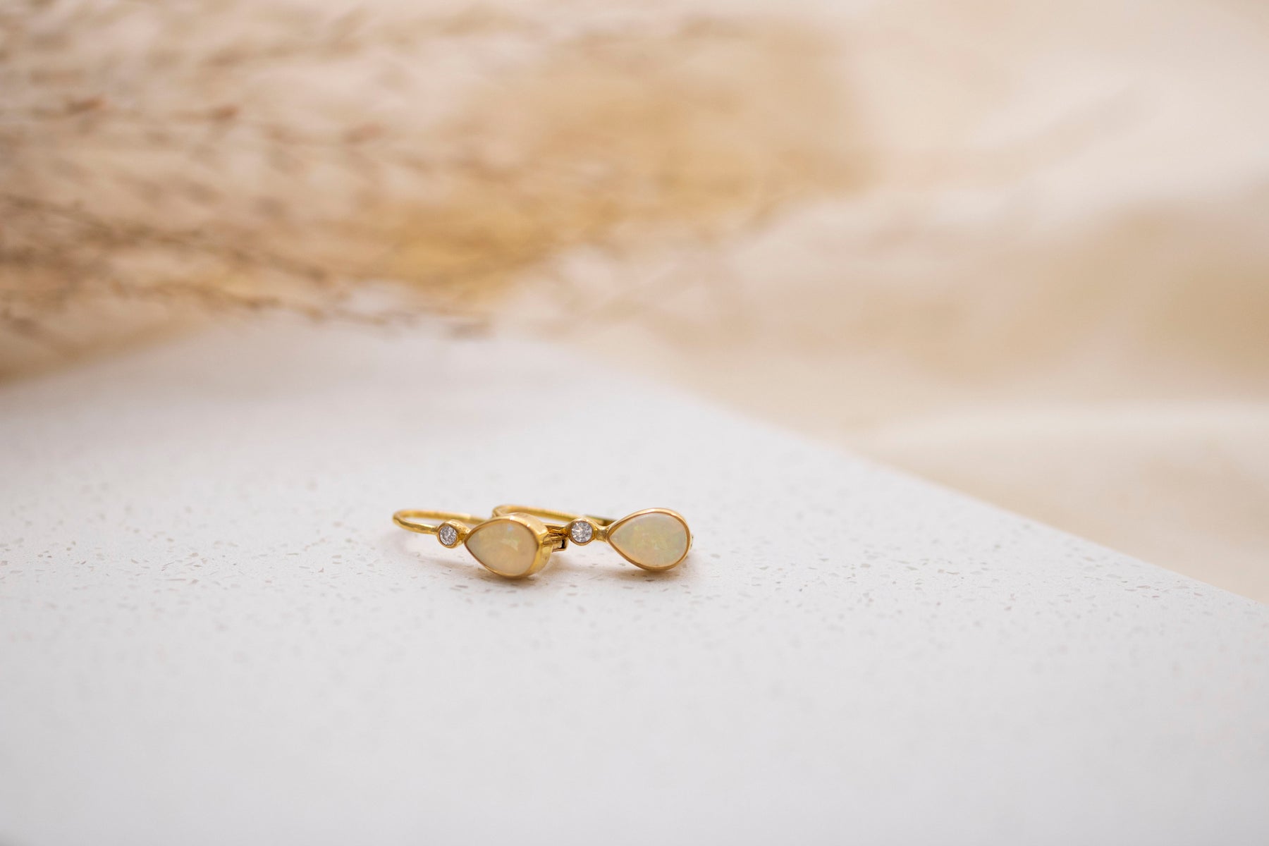 Goldohrringe 585 mit Opal, Ohrbügel 585 Gold mit Diamanten, Ohrhänger Gelbgold mit Brillanten, Brautschmuck, Art Nouveau