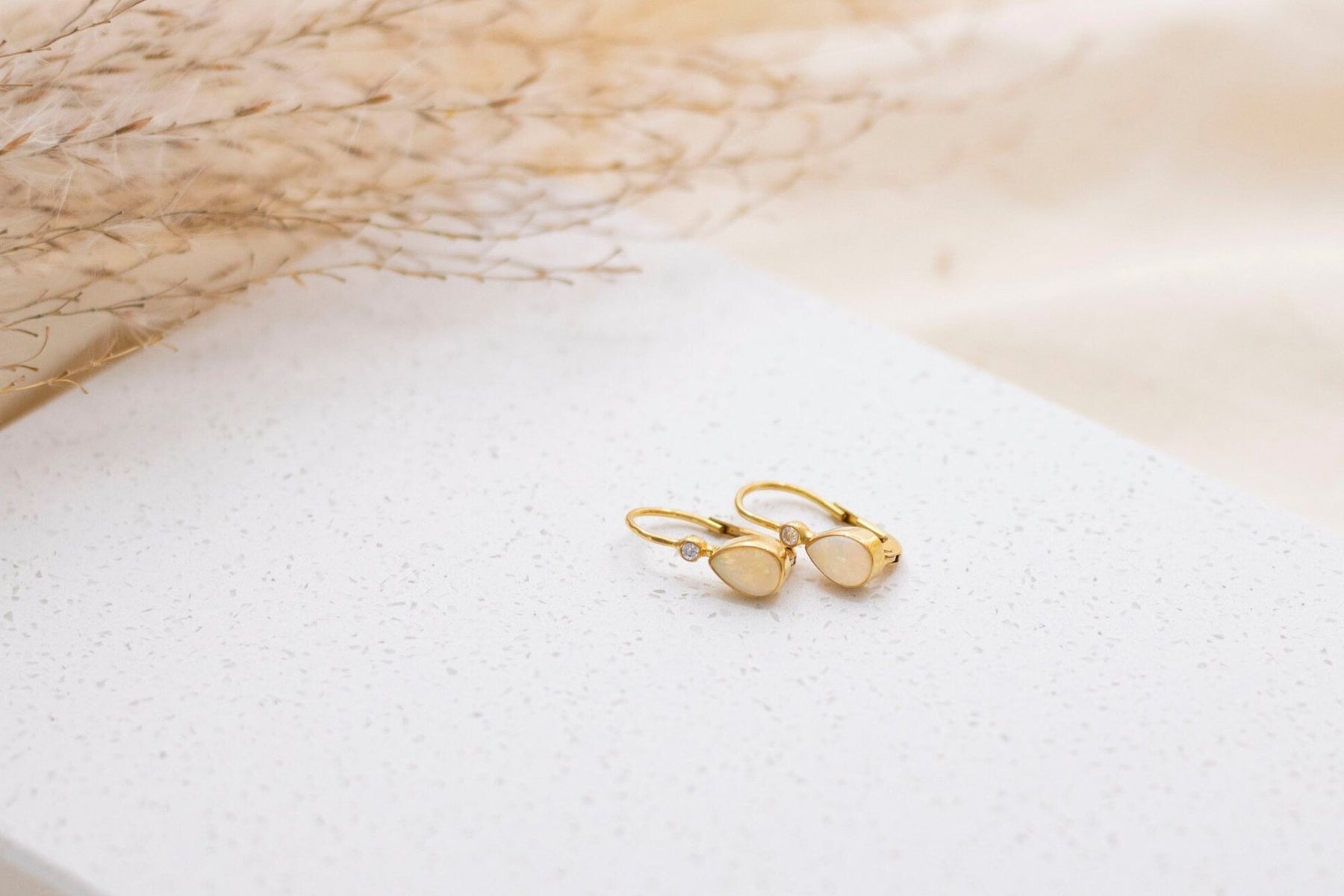 Goldohrringe 585 mit Opal, Ohrbügel 585 Gold mit Diamanten, Ohrhänger Gelbgold mit Brillanten, Brautschmuck, Art Nouveau