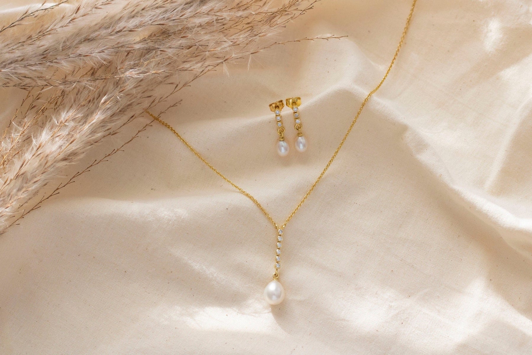 Goldkette 585 mit Süßwasserperle und Diamanten, 585 Braut Kette in Y-Form, elegante Halskette mit Perle, handgefertigt