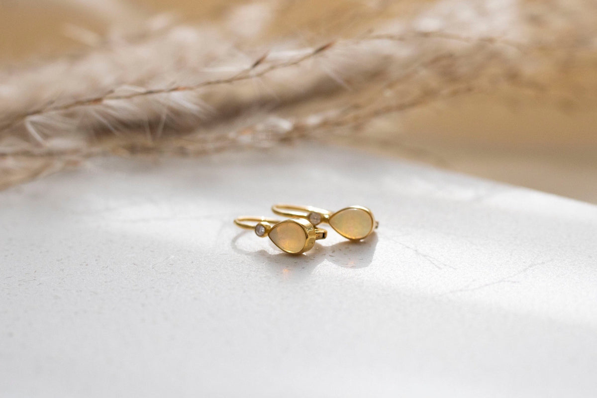 Goldohrringe 585 mit Opal, Ohrbügel 585 Gold mit Diamanten, Ohrhänger Gelbgold mit Brillanten, Brautschmuck, Art Nouveau