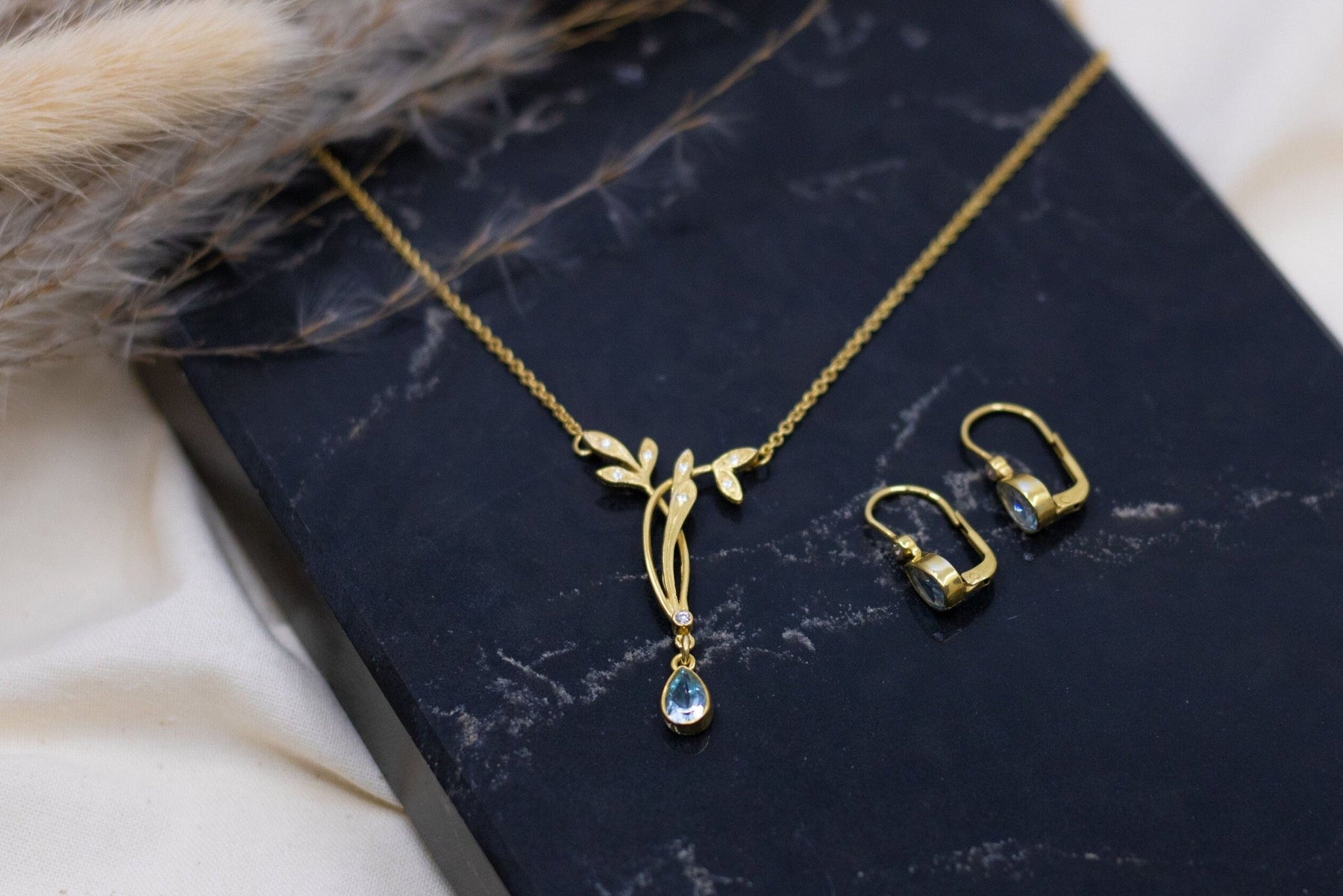 Jugendstilkette Diamanten Blau Topas, Art Nouveau Collier 585 Gelbgold, 14k oder 18k Massivgold, Natur, Floral, Blüten, Vintage Halskette