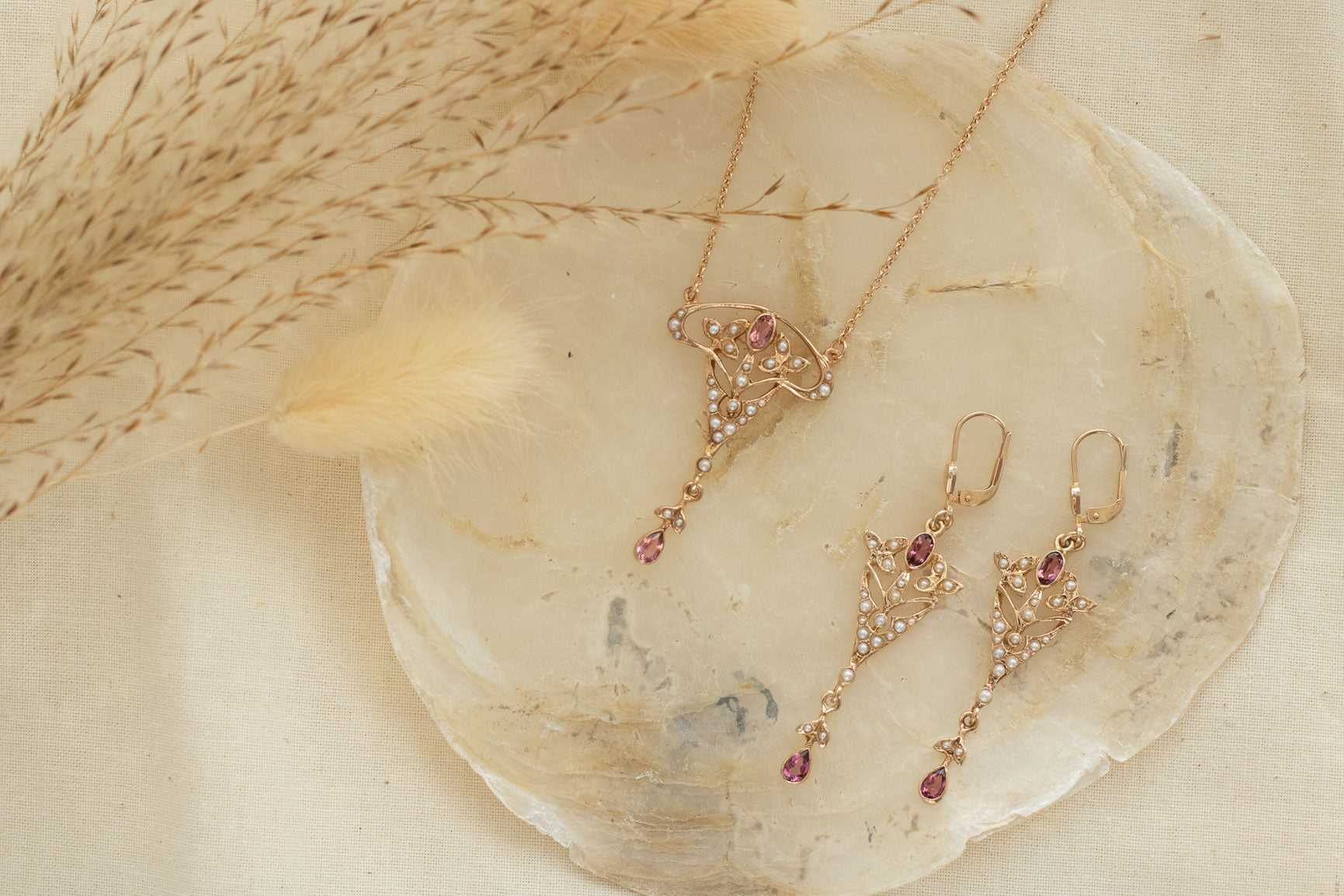 Glamouröses Jugendstil Set mit Süßwasserperlen und Edelsteinen