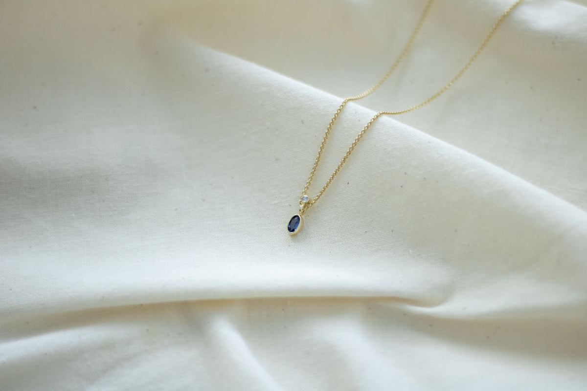 Feine minimalistische 585 Goldkette mit Saphir/Brillant Anhänger