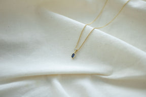 Feine minimalistische 585 Goldkette mit Saphir/Brillant Anhänger