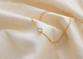 Filigranes Goldarmband in 585 Gelbgold mit einem runden Peridot oder Blau Topas Edelstein