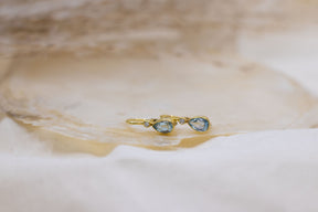 Zarte Goldohrringe aus 585 Gelbgold mit Brillanten und Blau Topas