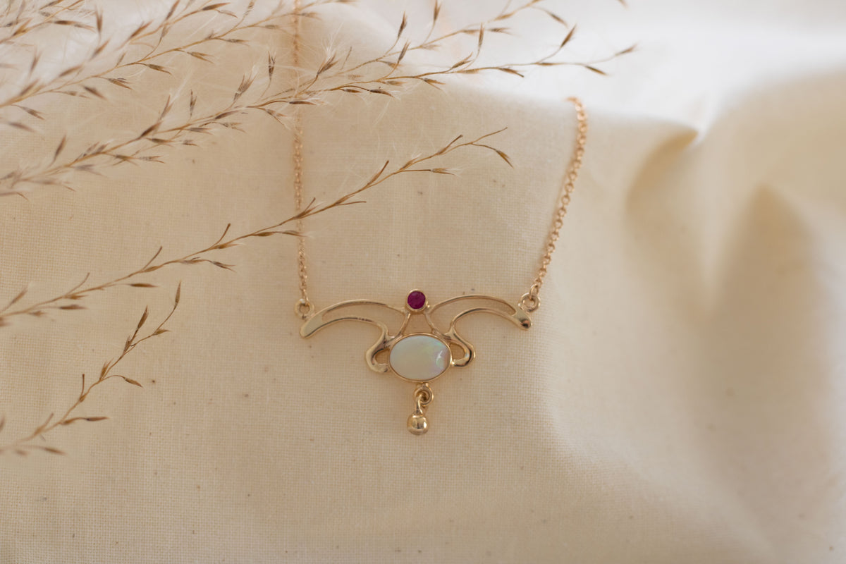 Glamouröses Jugendstil Collier 585 mit Rubellit und kleiner Goldkugel