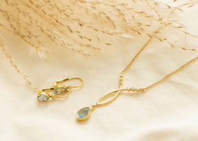 Zarte Goldohrringe aus 585 Gelbgold mit Brillanten und Blau Topas