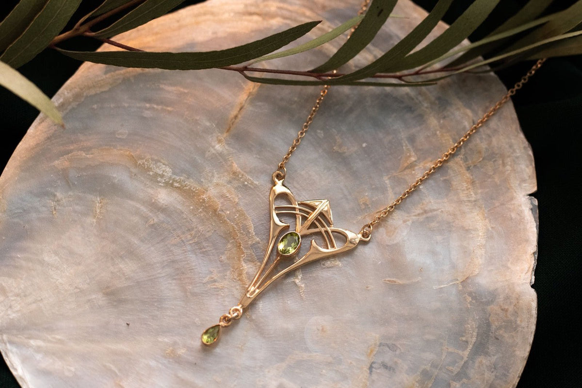 Romantische Jugendstil Kette in 925 Silber vergoldet mit Peridot Edelsteinen