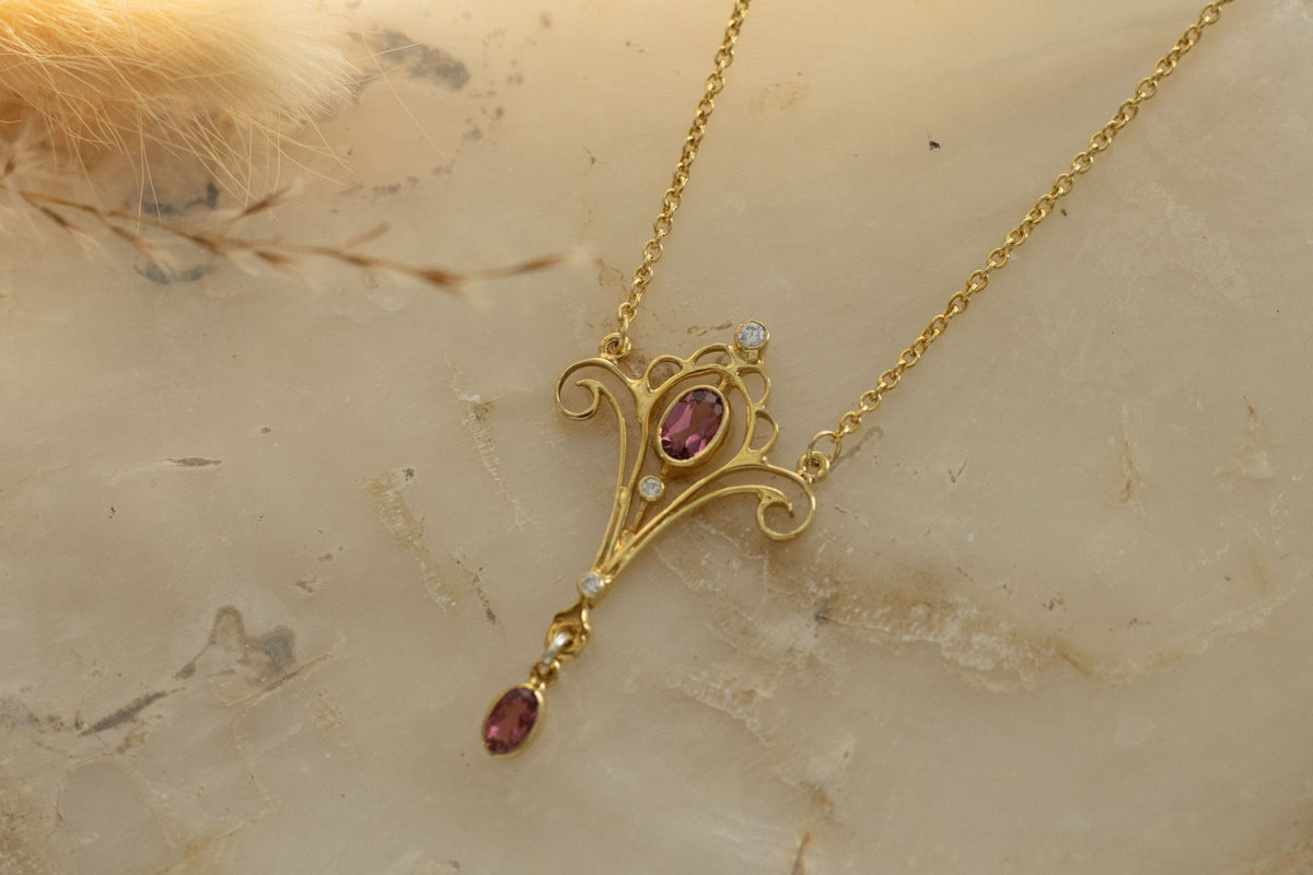 Feines Collier 585 Art Nouveau Vorlage mit Edelsteinen und Brillanten