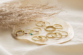 Kugelring mit feinem Granat Edelstein aus 585 Gelbgold