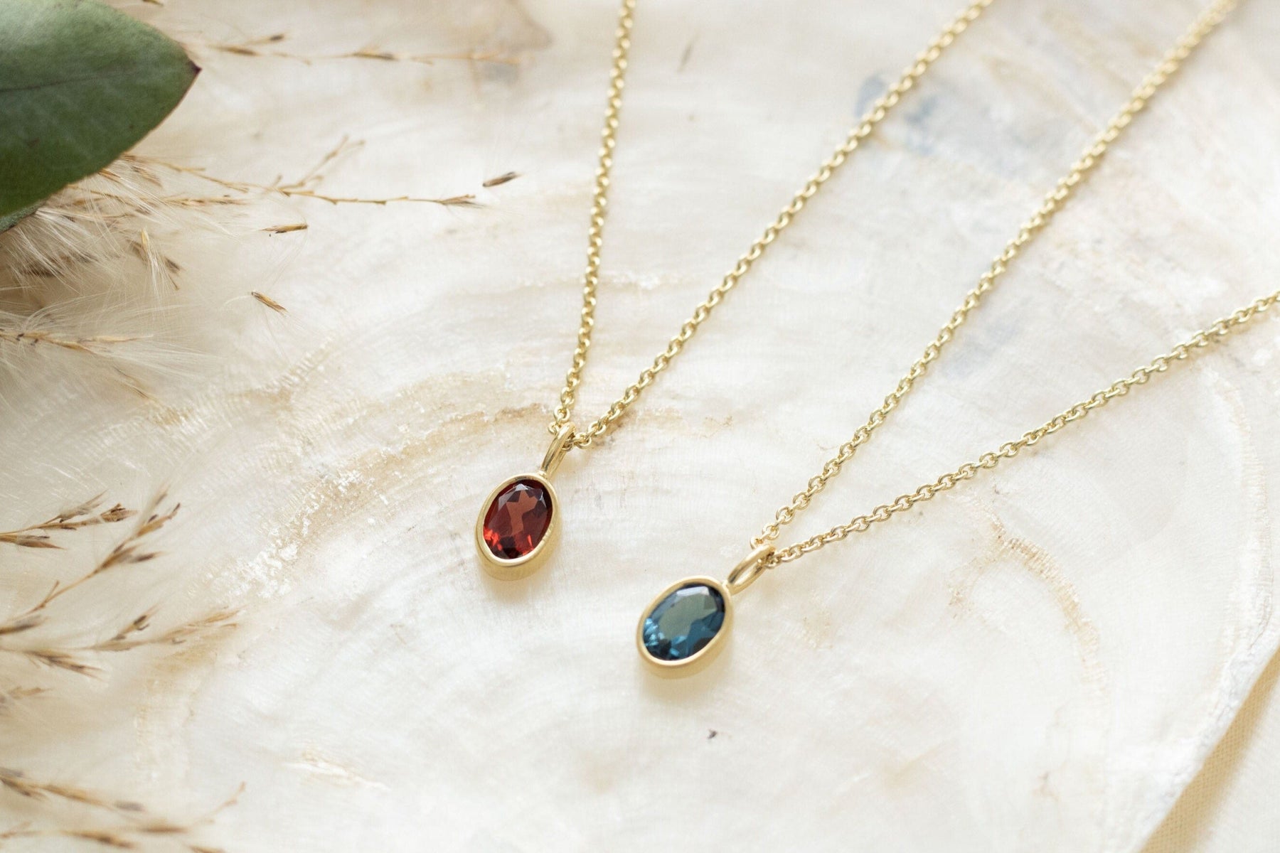Opal Edelstein Anhänger 14 Karat Gelbgold, Geburtsstein Halsketten Anhänger 585 Gold, Echt Gold Anhänger, Minimalistischer Goldschmuck