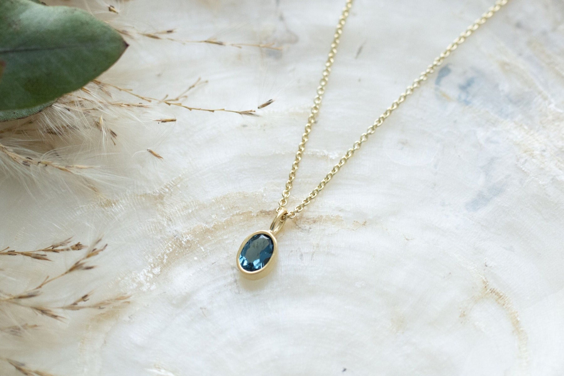 Opal Edelstein Anhänger 14 Karat Gelbgold, Geburtsstein Halsketten Anhänger 585 Gold, Echt Gold Anhänger, Minimalistischer Goldschmuck