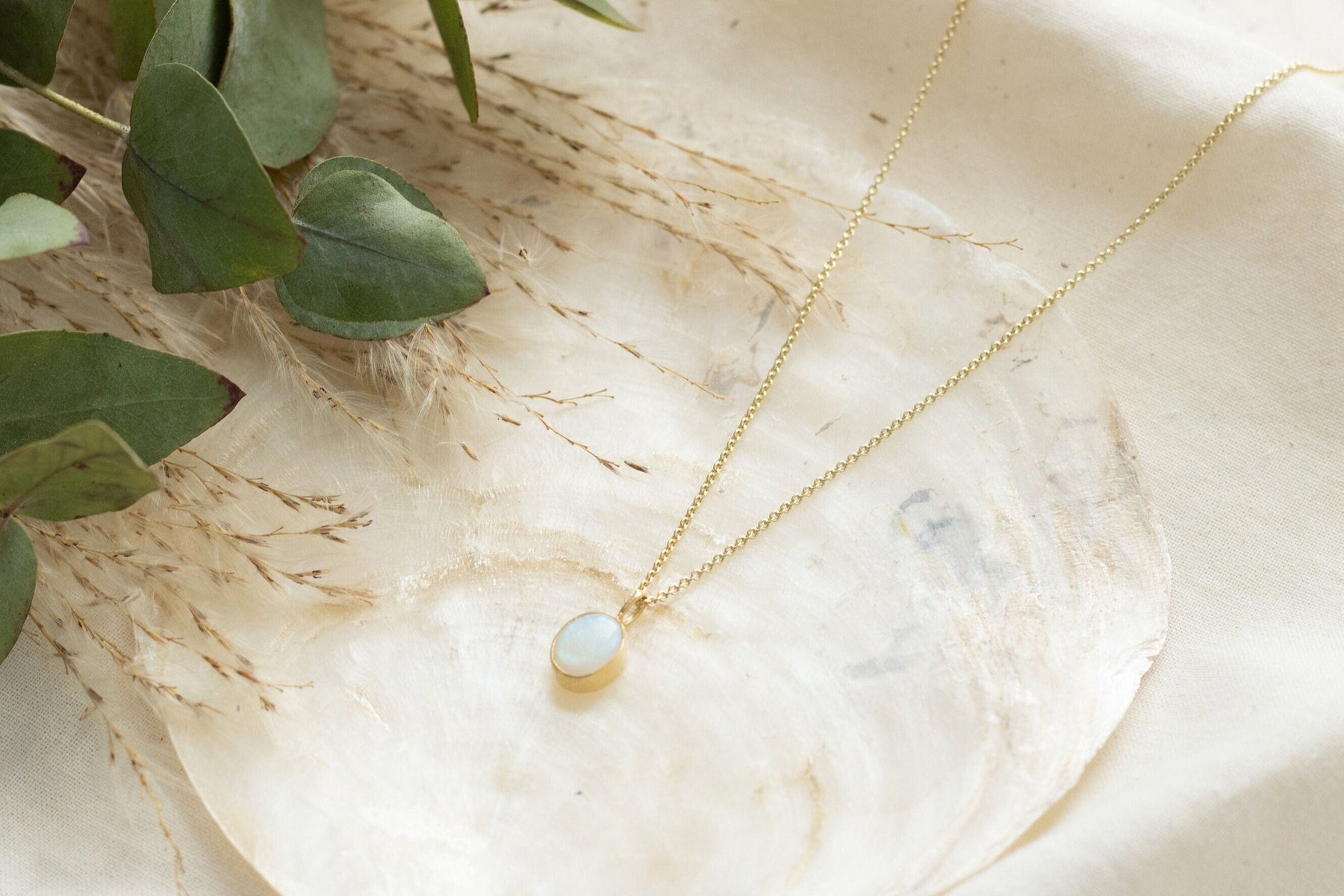 Opal Edelstein Anhänger 14 Karat Gelbgold, Geburtsstein Halsketten Anhänger 585 Gold, Echt Gold Anhänger, Minimalistischer Goldschmuck