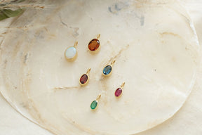Opal Edelstein Anhänger 14 Karat Gelbgold, Geburtsstein Halsketten Anhänger 585 Gold, Echt Gold Anhänger, Minimalistischer Goldschmuck