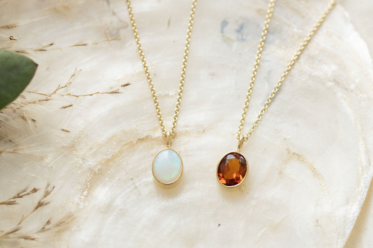 Opal Edelstein Anhänger 14 Karat Gelbgold, Geburtsstein Halsketten Anhänger 585 Gold, Echt Gold Anhänger, Minimalistischer Goldschmuck