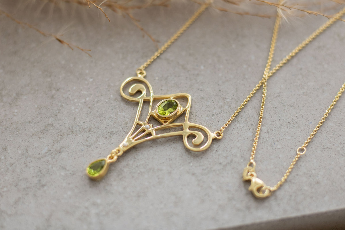 Bezaubernde Jugendstilkette Art Nouveau Chain 925 Silber Gelbgold vergoldet Collier mit Peridot und Halbperlen, Vintage, Antik