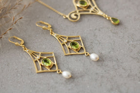 Bezaubernde Jugendstilkette Art Nouveau Chain 925 Silber Gelbgold vergoldet Collier mit Peridot und Halbperlen, Vintage, Antik