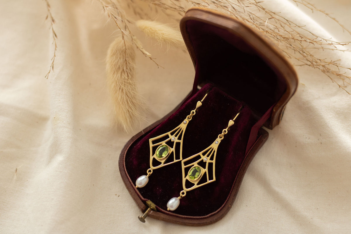 Jugendstil Peridot Ohrbügel, Art Nouveau Ohrschmuck, Ohrring 925 Sterling Silber Gelbgold vergoldet, Unikatschmuck, Antike Ohrbrisur