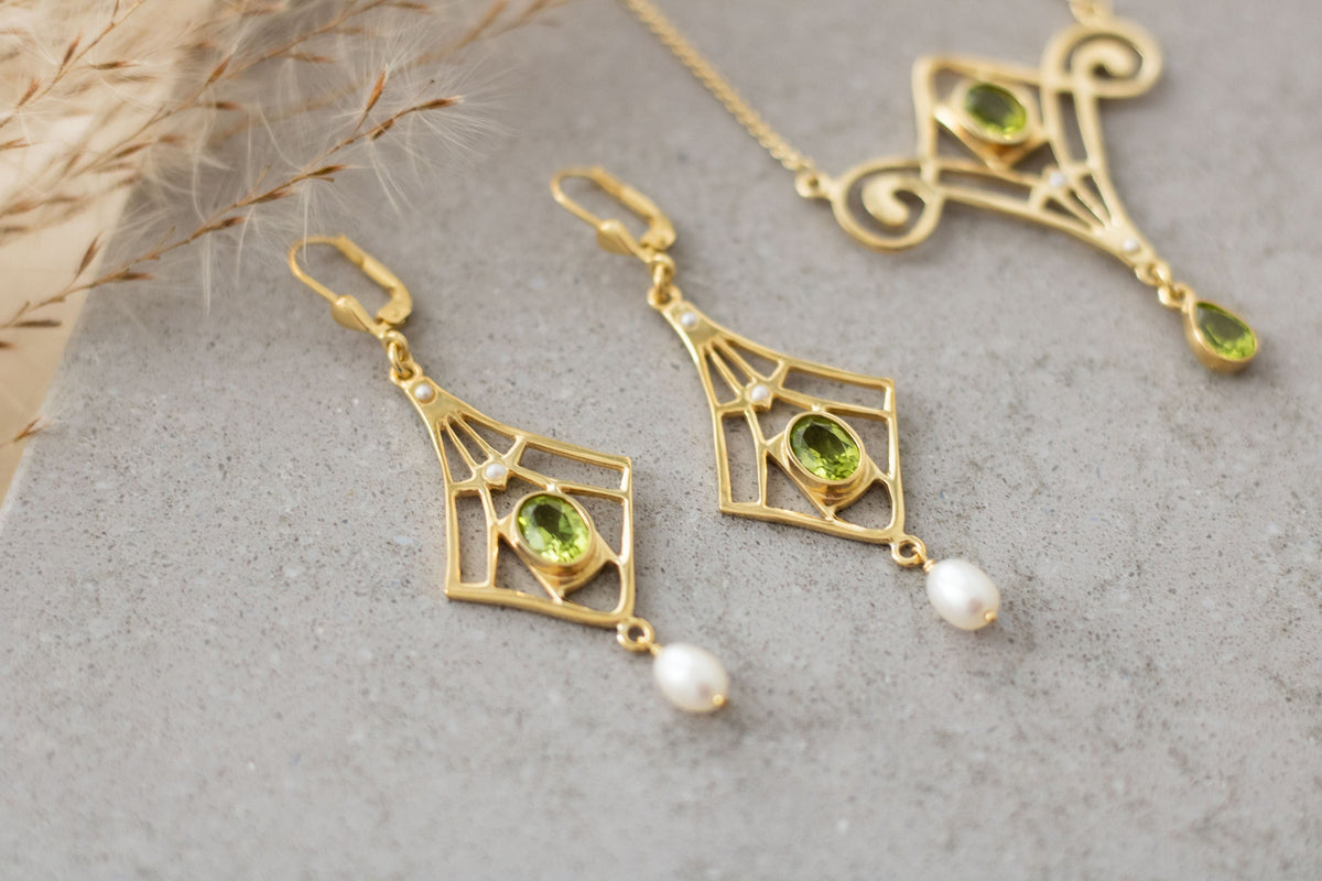 Jugendstil Peridot Ohrbügel, Art Nouveau Ohrschmuck, Ohrring 925 Sterling Silber Gelbgold vergoldet, Unikatschmuck, Antike Ohrbrisur