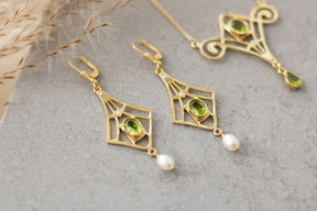 Jugendstil Peridot Ohrbügel, Art Nouveau Ohrschmuck, Ohrring 925 Sterling Silber Gelbgold vergoldet, Unikatschmuck, Antike Ohrbrisur