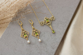 Jugendstil Peridot Ohrbügel, Art Nouveau Ohrschmuck, Ohrring 925 Sterling Silber Gelbgold vergoldet, Unikatschmuck, Antike Ohrbrisur