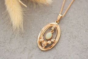 Außergewöhnlicher Jugendstilanhänger Art Nouveau 925 Silber Roségold vergoldet mit Opal Halbperle, Collier Vintage, Rosenranken Collier