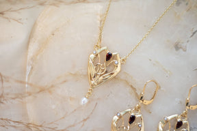 Jugendstilkette, Collier Art Nouveau 925 Silber Gelbgold vergoldet mit Granat, Halbperlen und Süßwasserperle, Vintage Collier