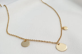 Plättchenkette, besondere Halskette mit drei Plättchen Anhängern, 585 Gelbgold, 14 kt zarte Goldkette, Münzkette, 3 Plättchen