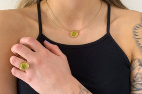 Goldring 585 Gelbgold 14 karat mit gewölbter Scheibe Kreis Peridot Edelstein luxuriös ausgefallen auffallend außergewöhnlich